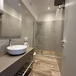 Henri's Apartmán Golem (Tirana)